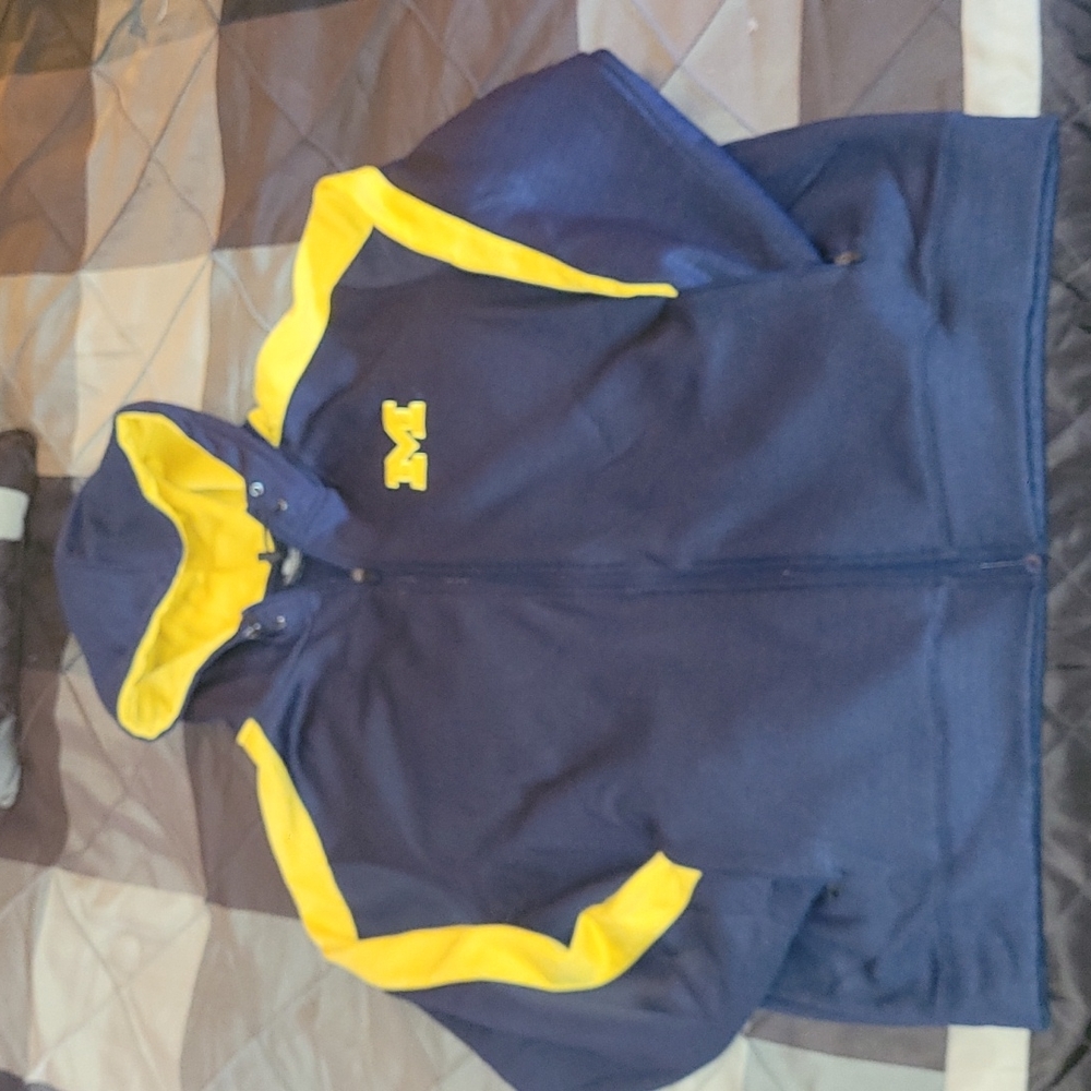 Collosseum Michigan Wolverines Hooded Sweatshirt Size XL.